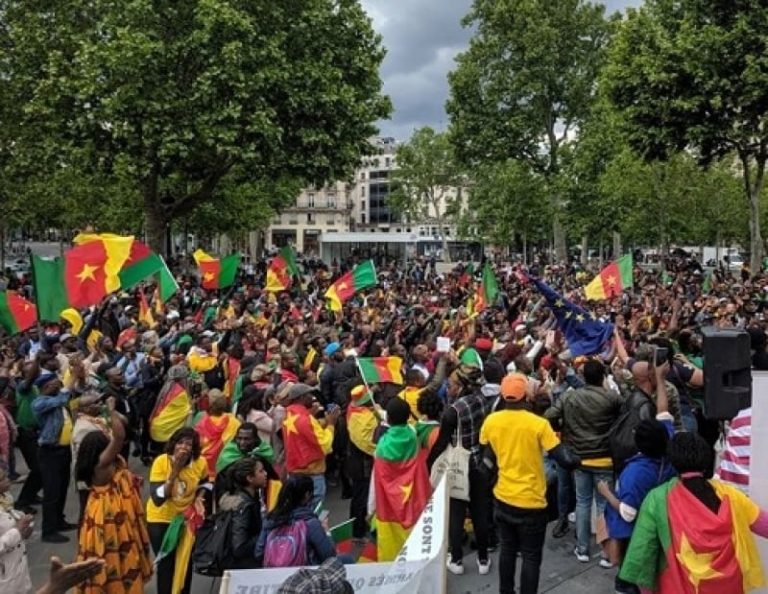 cameroun_-_sejour_du_couple_p_983604893_une_manifestation_des_camerounais_de_la_diaspora_en_france_c_getty_images_cameroon-info-p-net_800xm9x-768×594